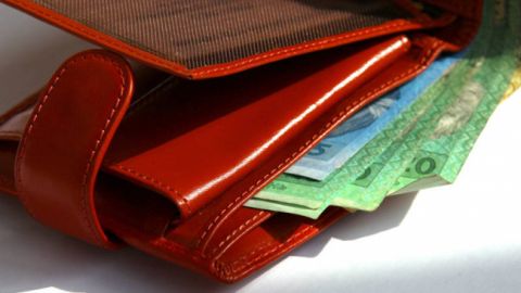 Кабмін пропонує підвищити мінімальну зарплату на 550 гривень