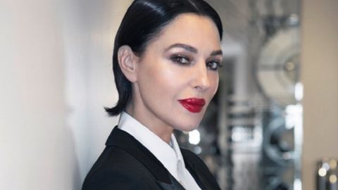 Чудова: Моніка Беллуччі блищить в Парижі в стильному образі