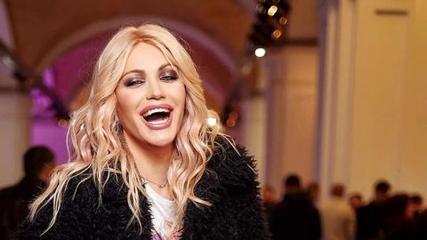 Травести-дива Монро примерила образ выпускницы и рассказала о школьных годах