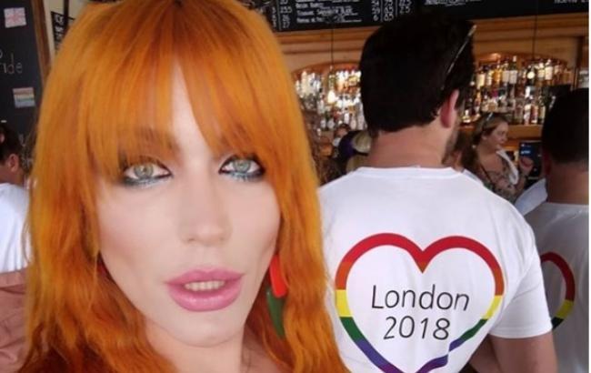 "Это круто и радостно": травести-дива Монро посетила гей-прайд в Лондоне