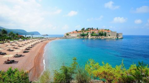 "Море красиве, їжа недорога": тонкощі відпустки в Чорногорії у 2021 році