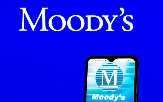 Moody's снизило до преддефолтного уровня рейтинги почти 100 крупнейших компаний РФ