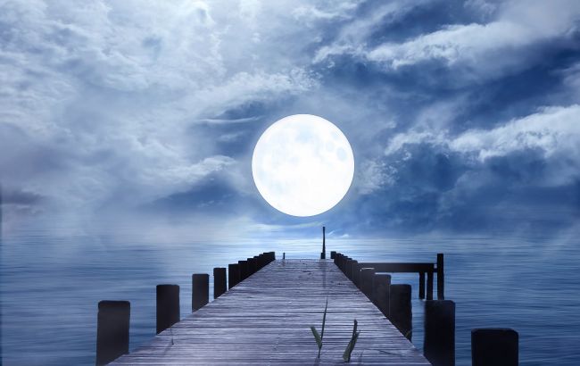Повний місяць 3 серпня: що не можна робити і як правильно загадати бажання в цей день