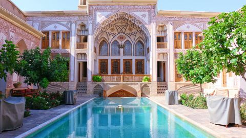 Через 20 місяців суворого локдауна. Країна Середнього Сходу відкривається для туристів