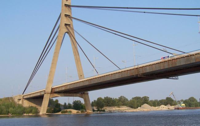 В Киеве 30 июля будет ограничено движение на части Московского моста