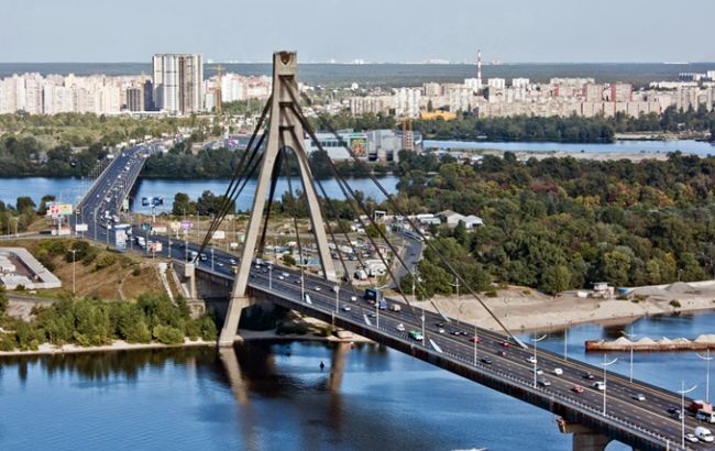 В Киеве частично ограничат движение по Московскому мосту 9 апреля