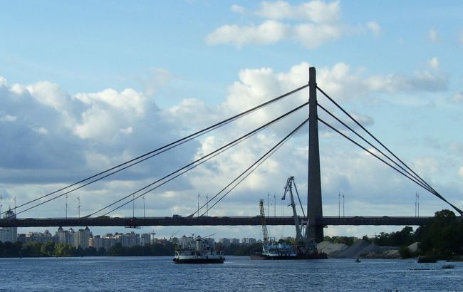 В Киеве ограничат движение по Московскому мосту