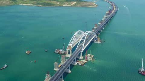 Продолжает рушиться: Крымский мост постигла очередная беда
