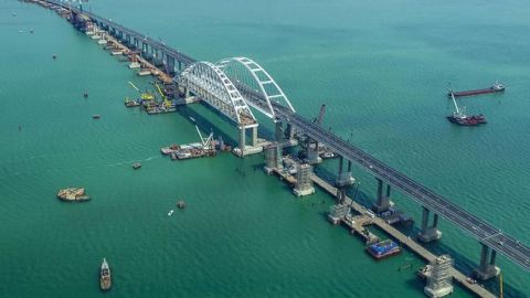 Запуск поїздів по Кримському мосту загрожує росіянам неприємним сюрпризом