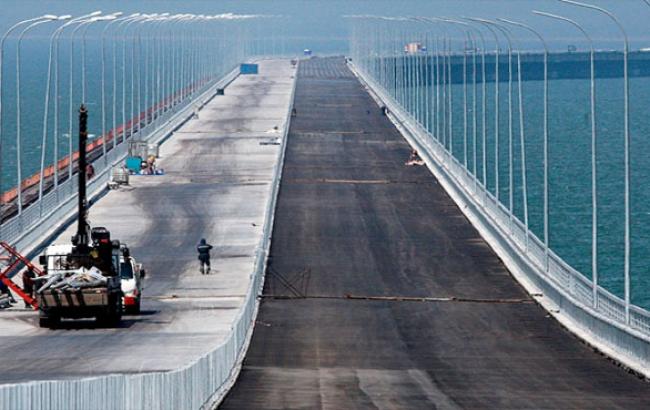 Пока Россия строит мост в Крым, сами россияне предлолевают реки по льду