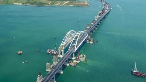 Жители Крыма заявили, что Керченский мост отделяется от полуострова