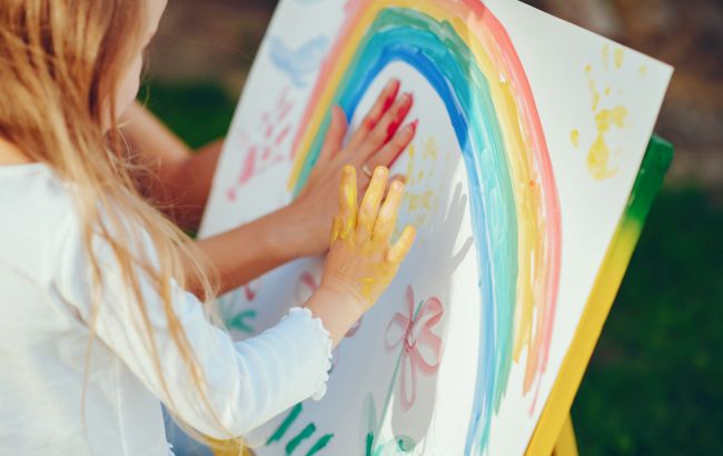 Украинцам рассказали, как усыновить ребенка во время войны