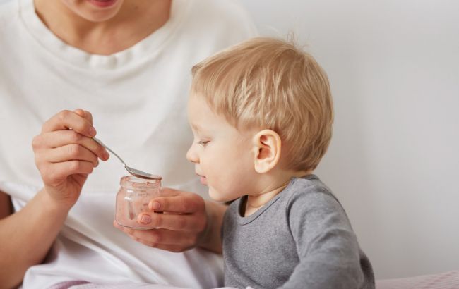 На що звернути увагу при виборі дитячого харчування: це варто знати батькам