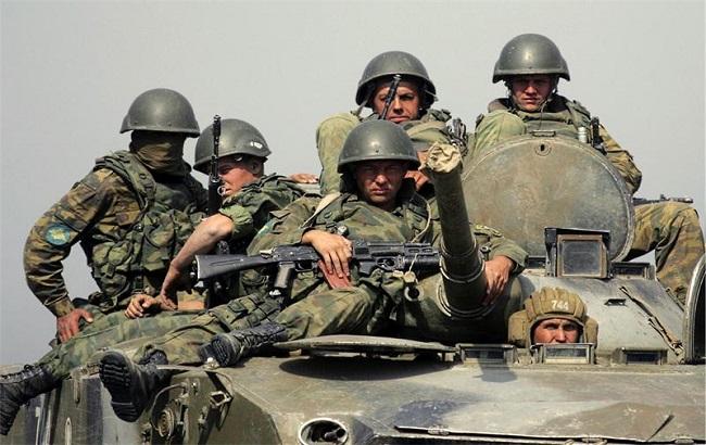 РФ перекидає мотострілецькі війська до кордону з Україною