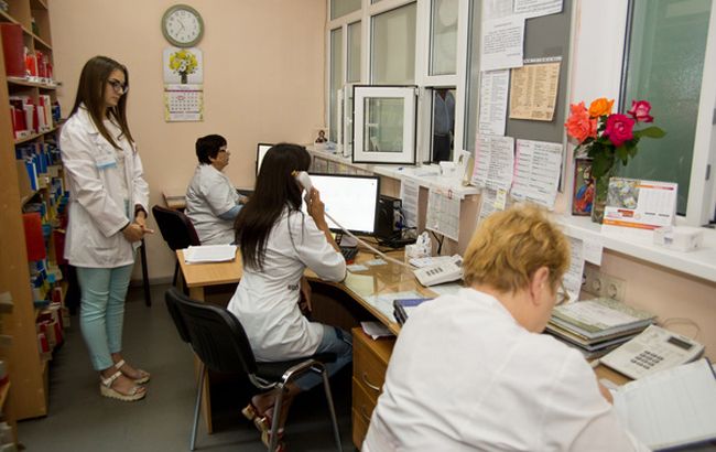 Социологи выяснили, сколько украинцев подписали контракт с врачом