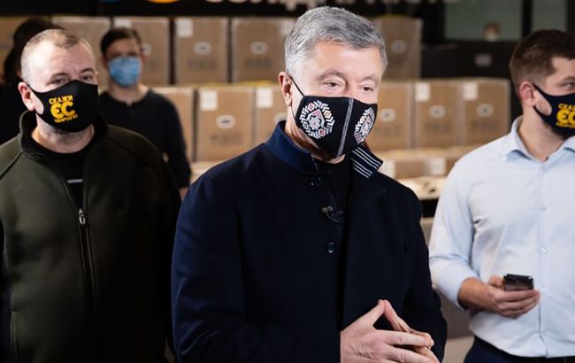 Фонд Порошенко с волонтерами передают в больницы 50 кислородных концентраторов