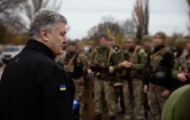 Порошенко передав генератори підрозділу протиповітряної оборони в Дніпропетровській області