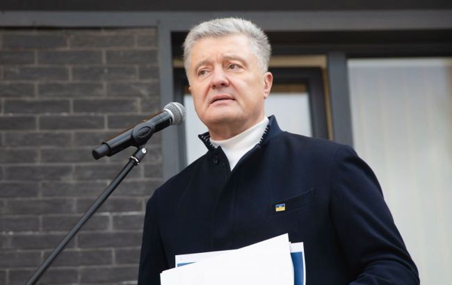 Порошенко призвал власть присоединиться к санкциям против России