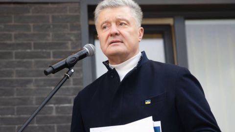 Порошенко требует вакцинировать бойцов в ООС и резервистов в первую очередь