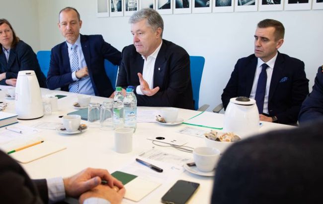 Порошенко закликав Німеччину дати Україні танки та системи ППО