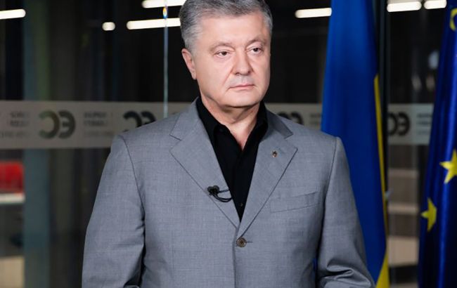 Порошенко: не можна допустити заборгованість по зарплатам та пенсіям