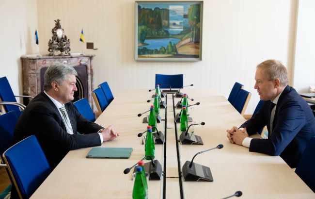 Порошенко призвал Запад ужесточить санкции против России и наказать Путина за терроризм