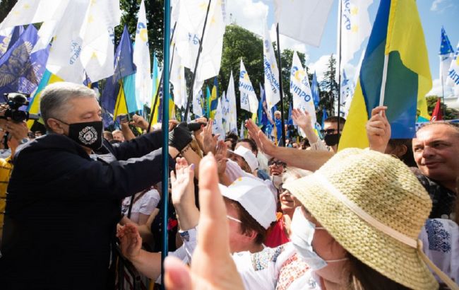 Порошенко: "пятая колонна" Кремля пытается расшатать устои украинской государственности