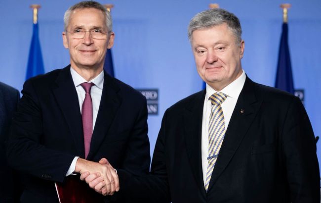 Порошенко призвал НАТО ускорить рассмотрение заявки Украины на членство в альянсе
