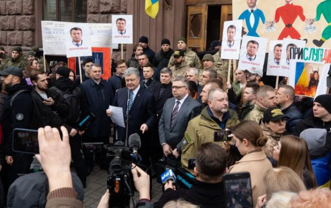 Порошенко: Україна поступово повертається у часи Януковича