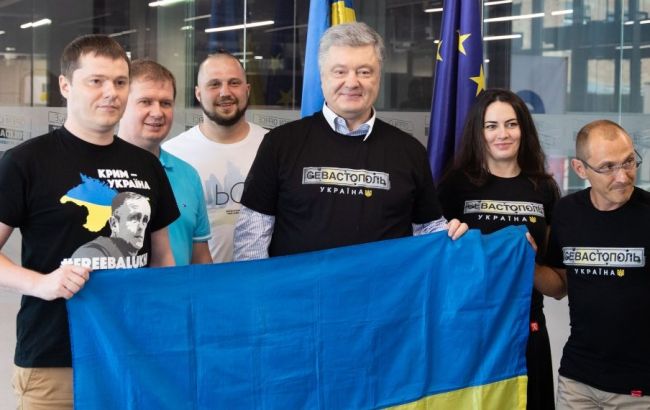 Порошенко зустрівся з проукраїнськими активістами із Севастополя