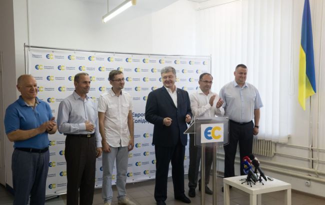 Порошенко представил кандидатов от ЕС в мажоритарных округах Ивано-Франковской области
