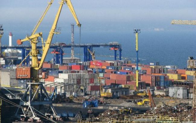 В Мариупольском порту вернули 5-дневку и повысили зарплату