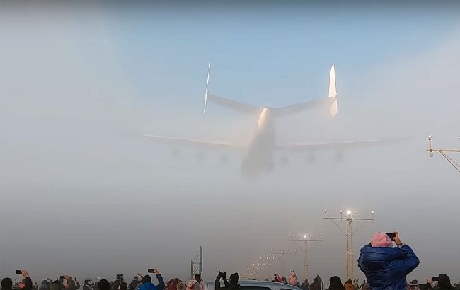 Новое видео невероятного приземления "Мрии" очаровало сеть: "как Моисей из Библии"