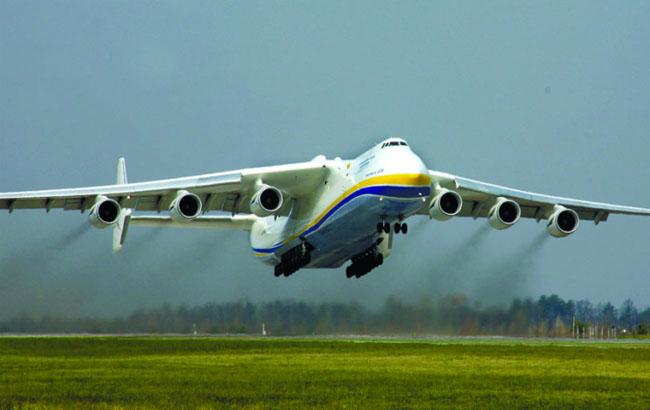 Україна відзначає День авіації: президент та прем'єр-міністр привітали авіаторів
