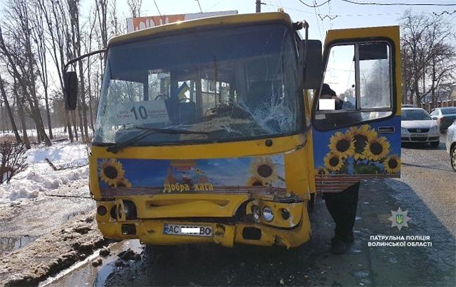 В Луцке столкнулись две маршрутки, 11 пострадавших