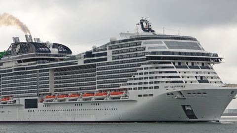 На борту круїзного лайнера в Італії виявили 45 випадків COVID-19