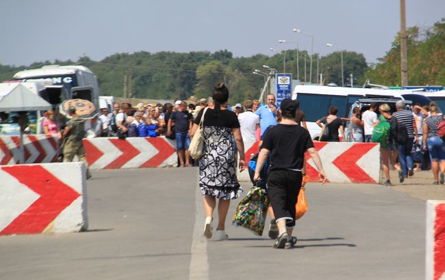 У Кабміні уточнили підстави перетину КПВВ на адмінмежі з Кримом