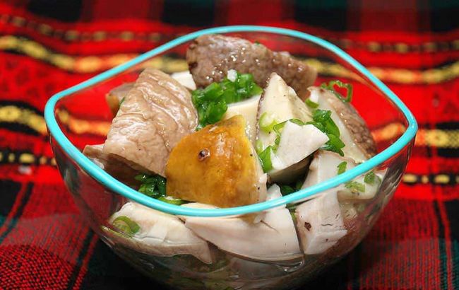 Готовим 12 традиционных блюд к Святвечеру: рецепт №10 - маринованные грибы за 1 час