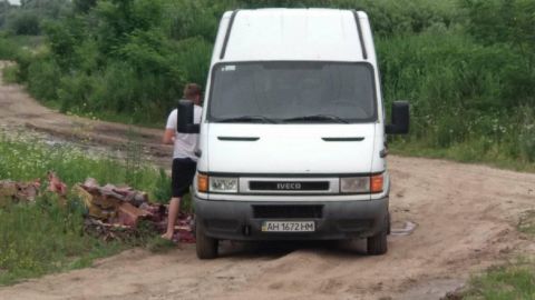 У Києві зелену зону перетворили на звалище сміття