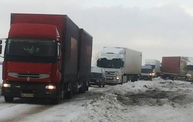 Пробку на Одесской трассе показали с высоты птичьего полета: впечатляюще видео