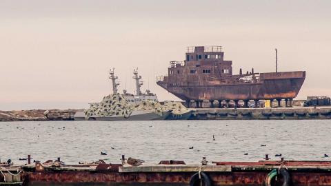 В Крыму опровергли перемещение украинских катеров из порта Керчи