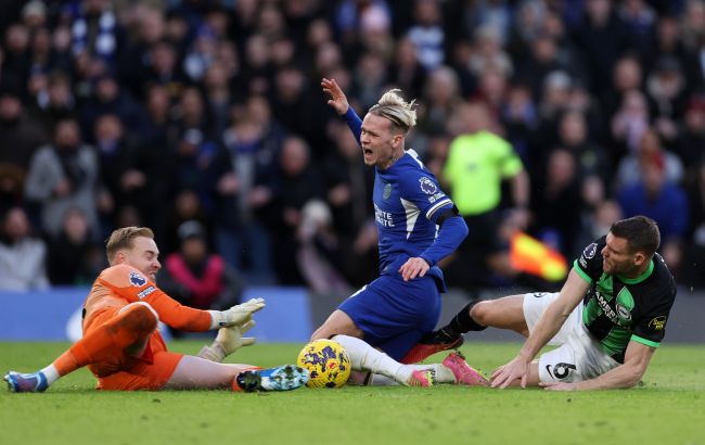 Мудрик заработал пенальти для "Челси" в перестрелке с "Брайтоном" Де Дзерби