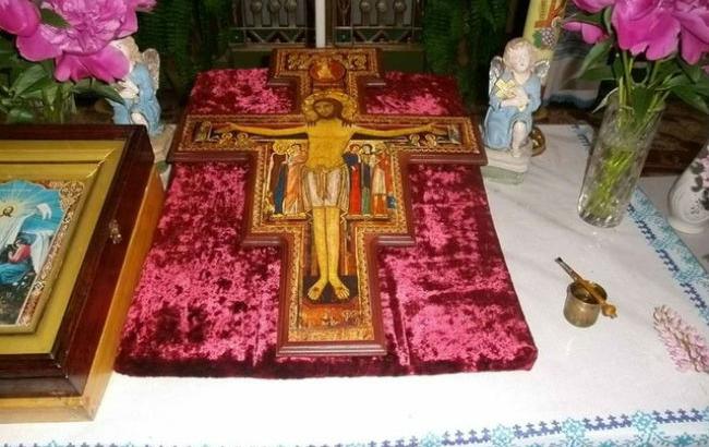 На Львовщине замироточил древний крест