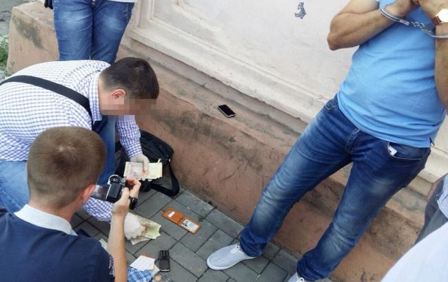 Полицейский из Запорожья "собирал дань" с преступников