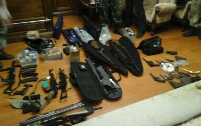 СБУ виявила арсенал зброї в будинку екс-посадовця часів Януковича