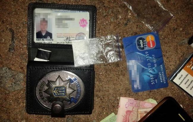 У Києві зловили двох "копів", які торгували наркотиками