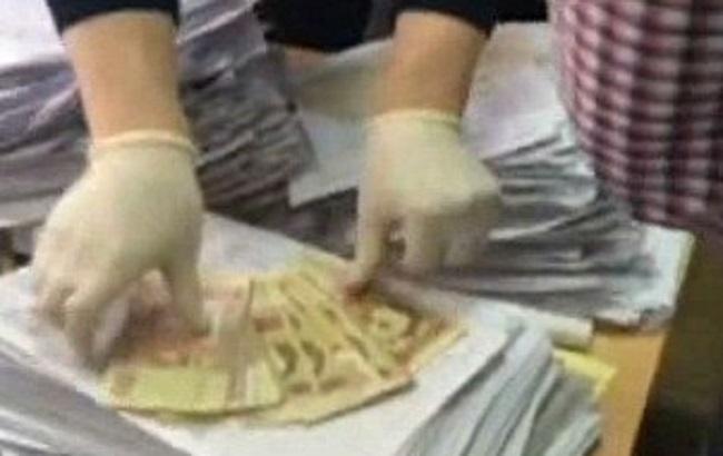 У Запоріжжі СБУ викрила на хабарництві податківця