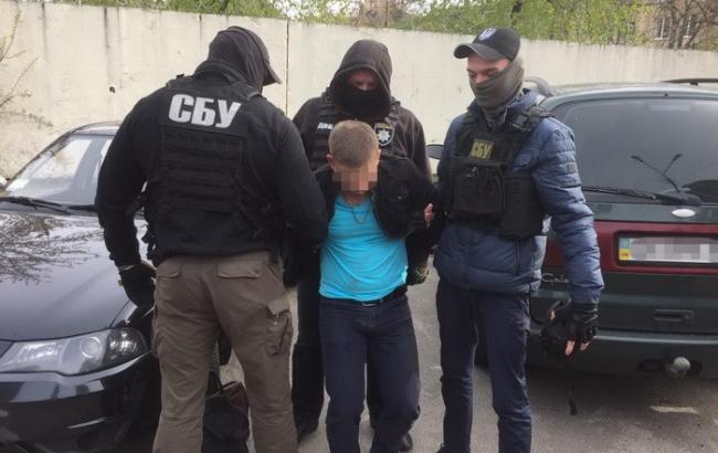 В Киеве на взятке в 100 тыс. гривен задержали следователя полиции