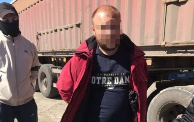 У Миколаєві СБУ затримала двох торговців зброєю з великою партією боєприпасів