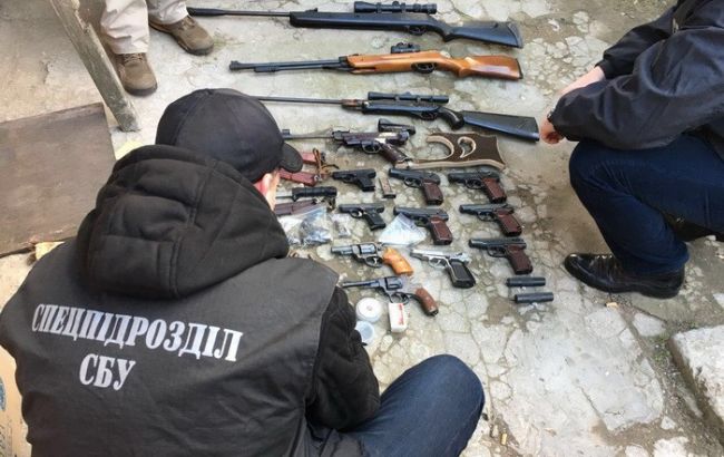 На Одещині СБУ блокувала збут зброї та боєприпасів